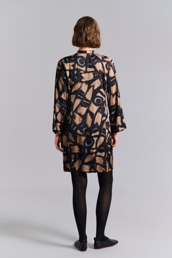 14931 FSC Dress with collar Kuhaki Butterfly Mosaic - Afbeelding 2