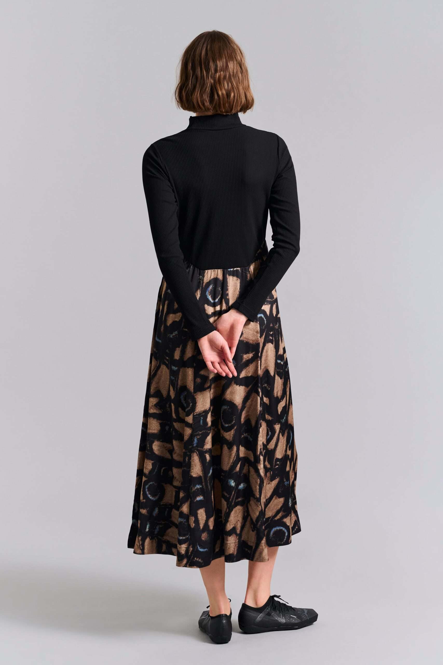 14933 FSC Dress with high neck Kuhaki Butterfly Mosaic - Afbeelding 3